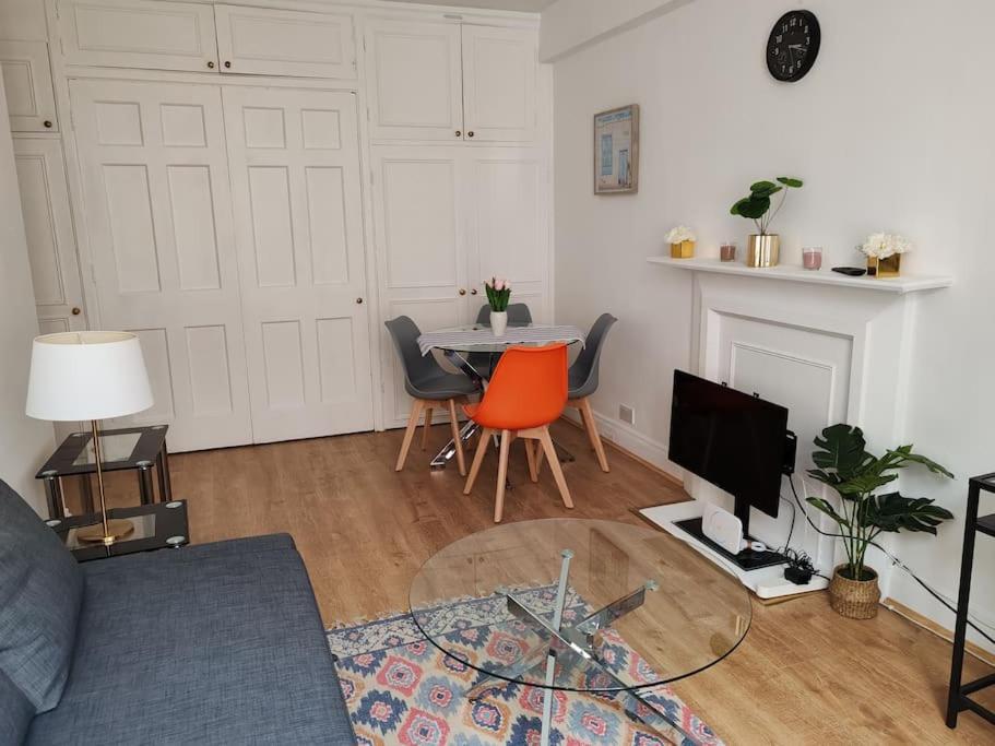 Apartamento Two Bedroom In Bayswater Londres