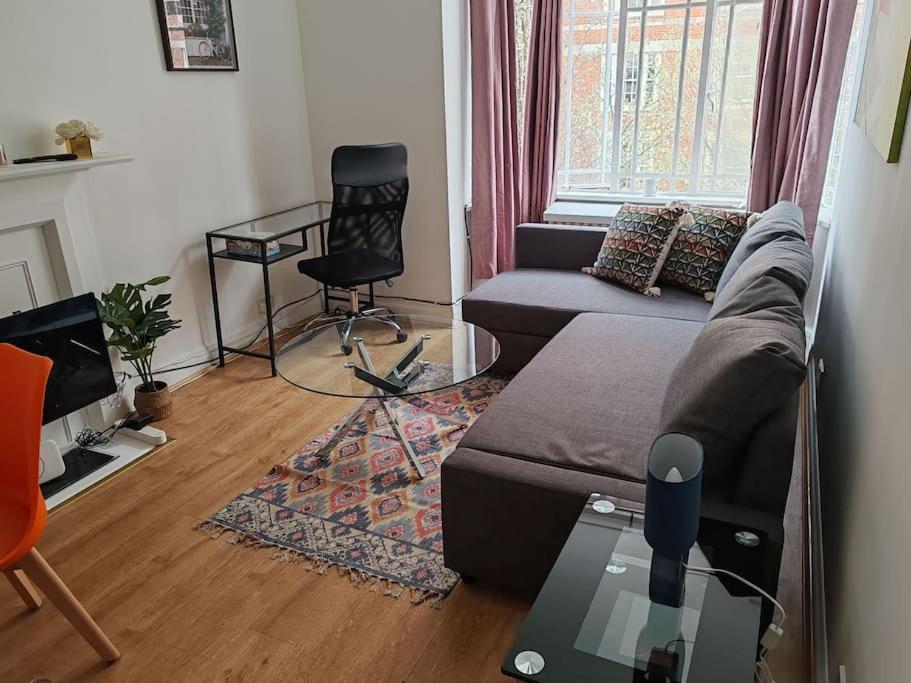 Apartment Two Bedroom In Bayswater